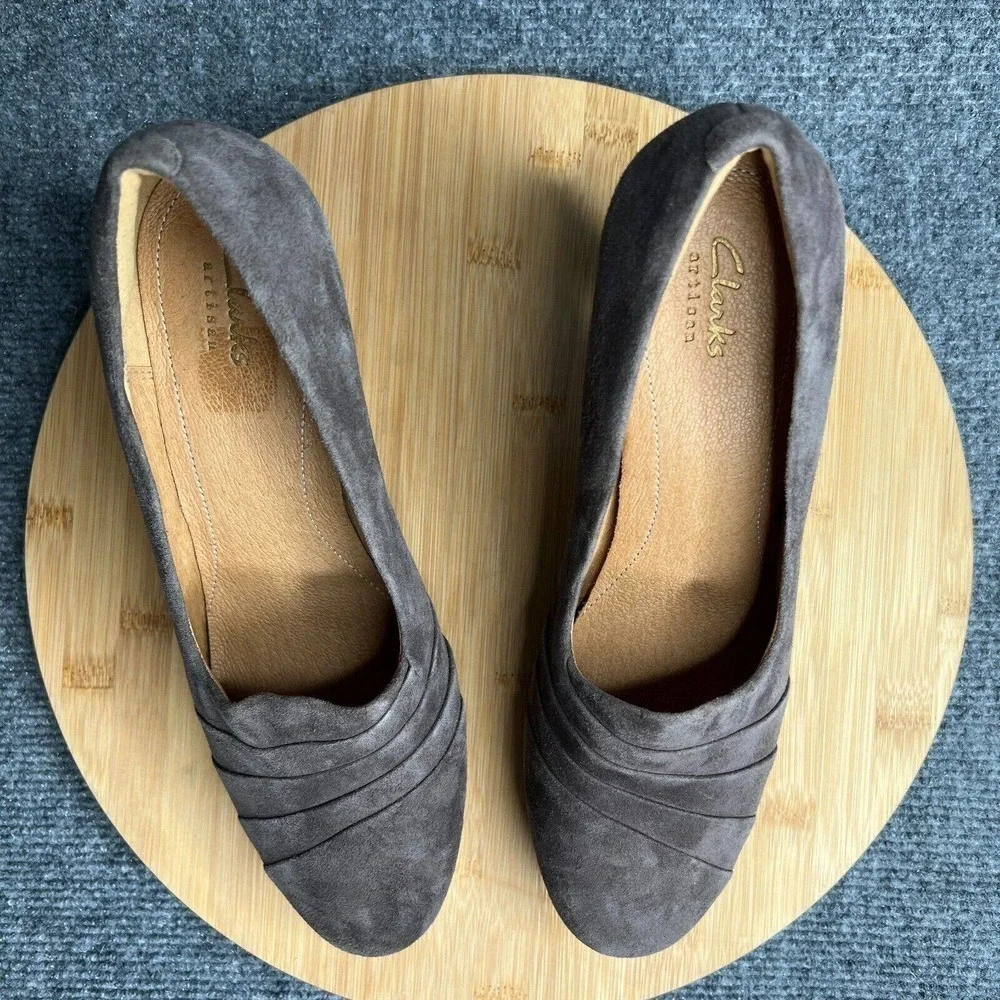 Clarks Heels Womens 8.5 Delsie Joy Suede Platform Pumps Gray Suede Leather EUC
